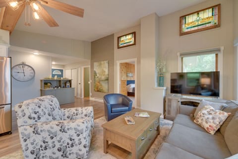 Living Area | Smart TV | Main Floor