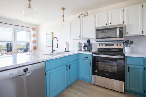 Thoughtful details and space to gather while cooking