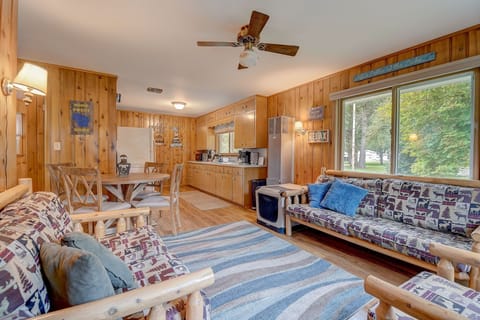 Open concept kitching-living-dining!