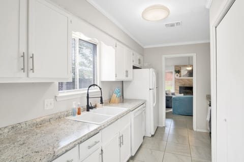 Bright and sunny kithcen