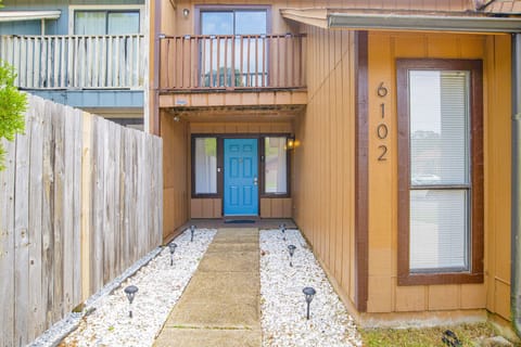 Private entry with self check in.