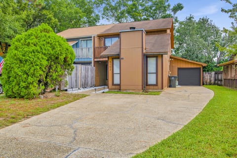 Drive way parking available.