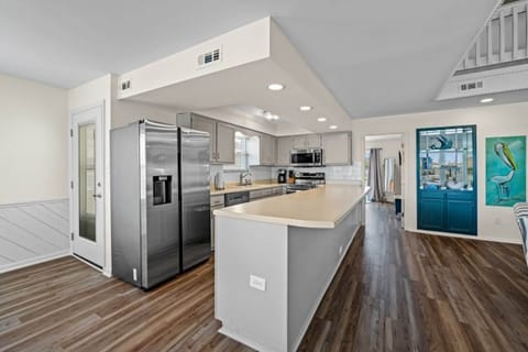 All modern appliances to make meal preparation a breeze.