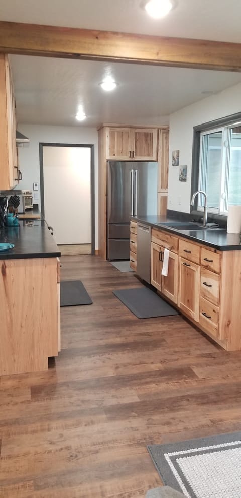 Looking toward hall where bedrooms are