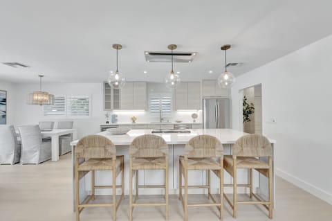 GORGEOUS BRAND NEW KITCHEN