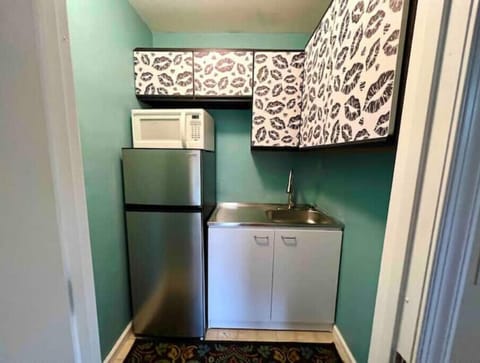 The most simple but complete little kitchen.