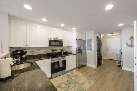 Fully stocked kitchen!