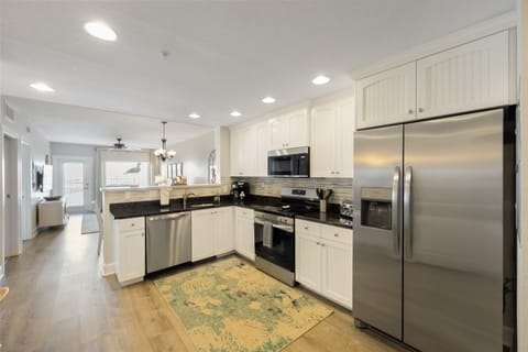 Fully stocked kitchen!