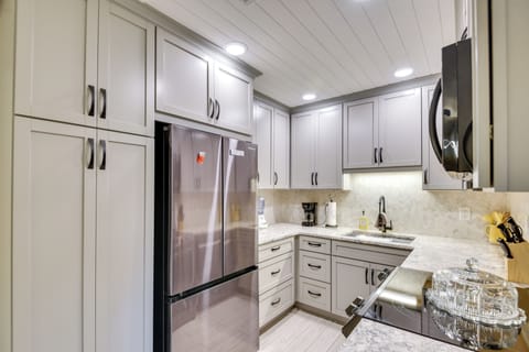 Kitchen | Coffee Maker | Dishwasher | Microwave