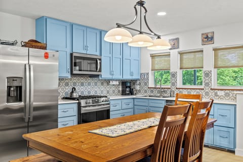 Bright and fully stocked kitchen w/ modern appliances and gas stove.