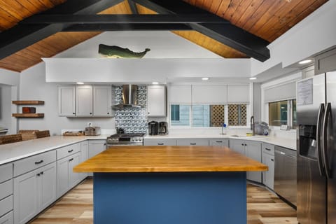 Cook delicious meals for breakfast, lunch, and dinner in this fully equipped kitchen. We suggest grabbing some seafood from a local market.