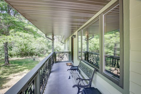 Wautoma Vacation Rental | 2BR | 2BA | 2,000 Sq Ft | Stairs Required