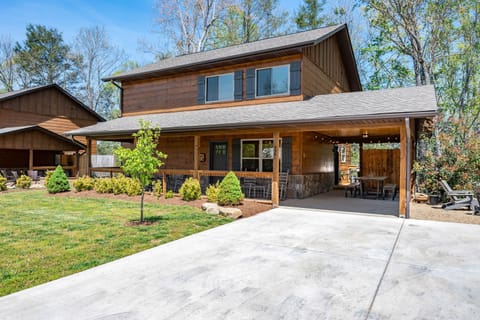 Spacious Gatlinburg Cabin | Sleeps 12 | Easy Access”