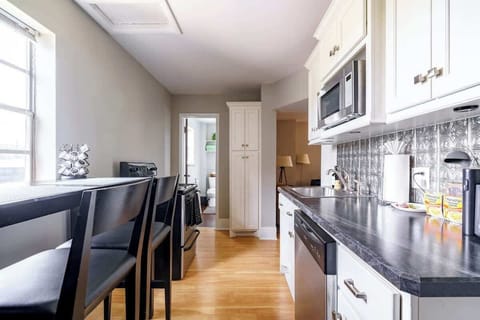 Guest Favorite Airbnb
Enjoy cooking in our clean kitchen with a stove, oven, and new microwave. Everything you need for easy meals is right here in Ohio Pet-Friendly Vacation Rentals!