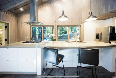 Fully equipped kitchen (1)