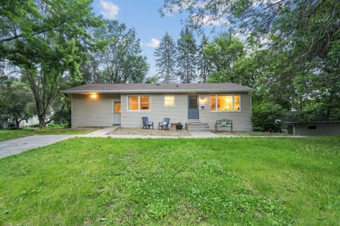 Enjoy this charming, quiet home for your visit to Stillwater. 