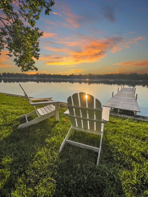 Amazing sunsets at your private lakefront!