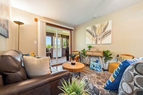 Open living room area with patio doors to the screened-in porch
