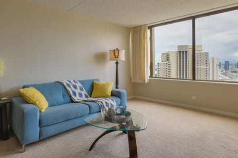 Honolulu Vacation Rental | 1BR | 1BA | Step-Free Access via Elevator | 522 Sq Ft