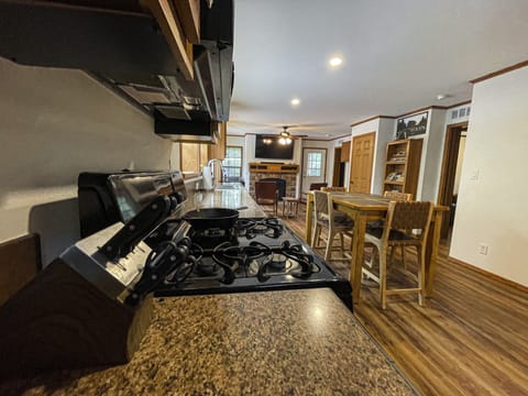 Full kitchen that should have everything you need to make dinner at home!