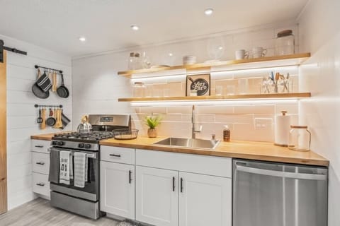 kitchen with full-size appliances
