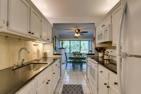 Kitchen | Equipped w/ Cooking Basics