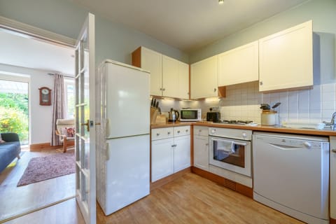 Red Robin Cottage | Ambleside | Kitchen