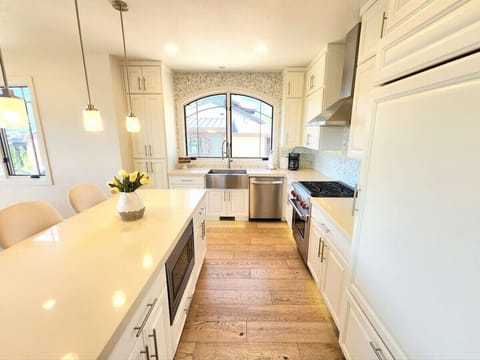 Beautiful kitchen ready for you