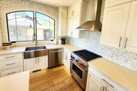 Kitchen with everything you need for the perfect meal