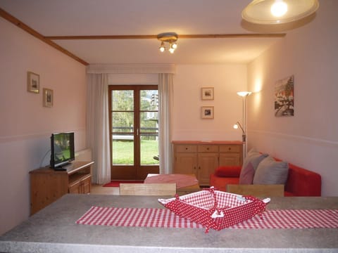 Vacation apartment 2 - Alte Schmiede Apartment in Oberstaufen