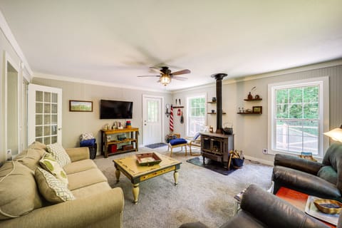 Bakersville Vacation Rental | 2BR | 1BA | Stairs Required | 1,320 Sq Ft