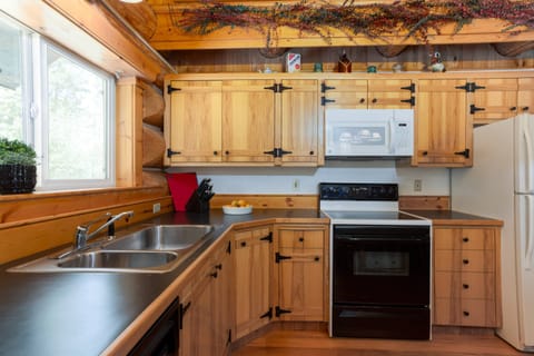 Cook a delicious meal in this fabulous kitchen.
