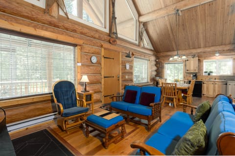 "Everything was just wonderful, the house was very cozy and neat! clean and practical kitchen, comfortable lounge area" - Pavlo