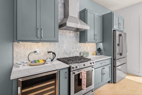 Elevate your culinary experience with a well-designed kitchen that seamlessly blends functionality and style.