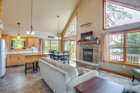 Townsend Vacation Rental | 2BR | 1BA | 1,500 Sq Ft | Half-Step Required