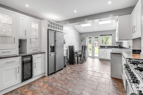 Enter this minimalist dining area and immerse yourself in a serene atmosphere where simplicity and functionality harmoniously unite. It's a space designed for moments of connection, shared meals, and unforgettable memories. We look forward to providing you with a memorable dining experience in our minimalist haven.