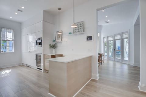 579ab301-84e2-4e40-9bc2-16db0de17e75