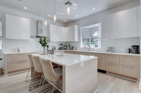 6a43614b-d8da-45ce-ade3-27e91d36ae09