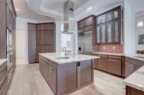 Palm Paradise chef's kitchen (2)