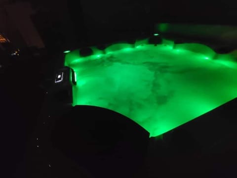 Indoor spa tub