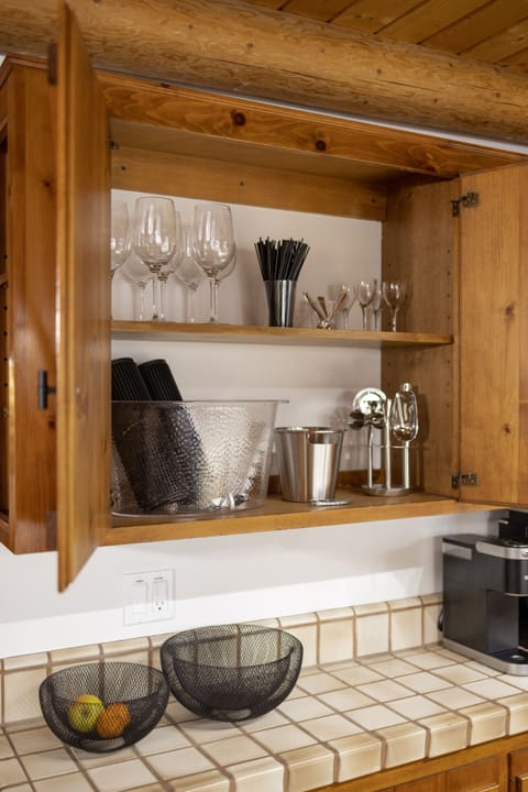 Bar accessories & utensils and stemware 