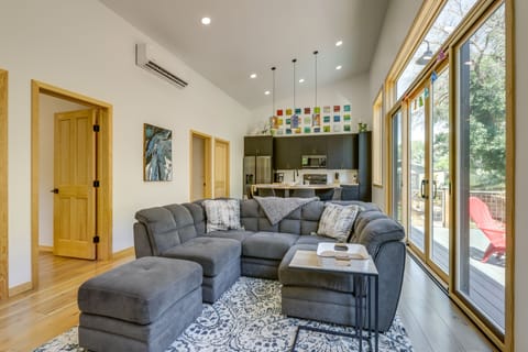 Living Room | Full Sleeper Sofa | Free WiFi | Central A/C & Heating | Smart TV