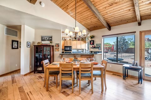 Dining Area with Seating for Six