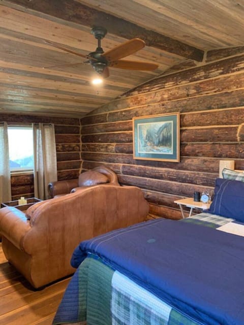 Redwood floors, log walls, blue pine ceilings, leather furniture, your space is surrounded with natural materials.