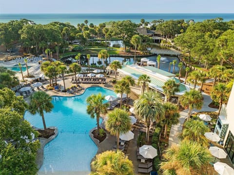 Soak up resort vibes with sweeping ocean-view pool panoramas.