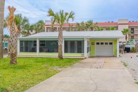 Welcome to Surf Drive Paradise!