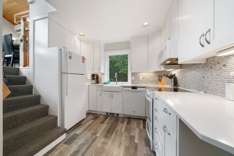 Fully equipped and well stocked kitchen.