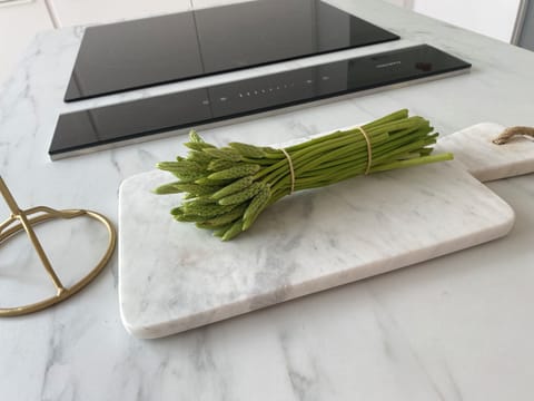 asperges sauvages du marche de Cassis pour salade du midi