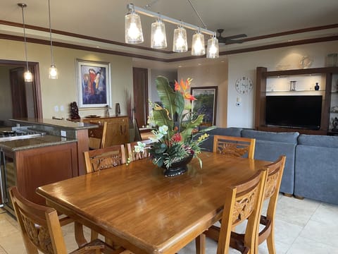 Dining table with seating for 6.