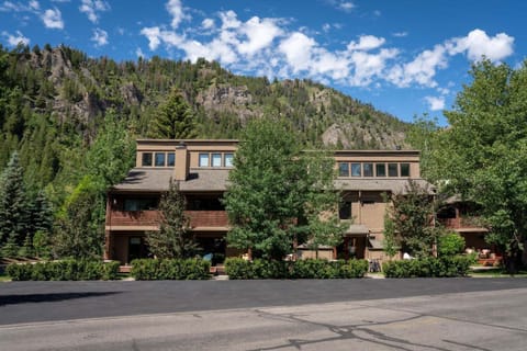 Welcome to Meadowbrook 6, Ketchum!